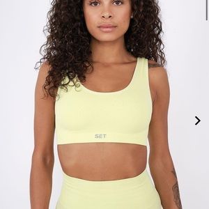 SET active NWT scoop neck bra lightening bolt